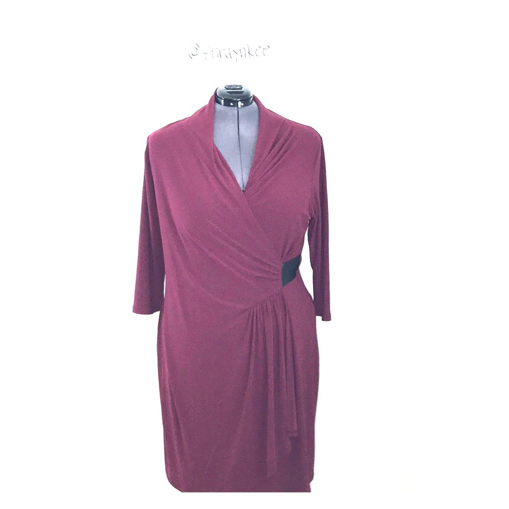 CLEARANCE! NWT V neck. E/4 sleeve dress